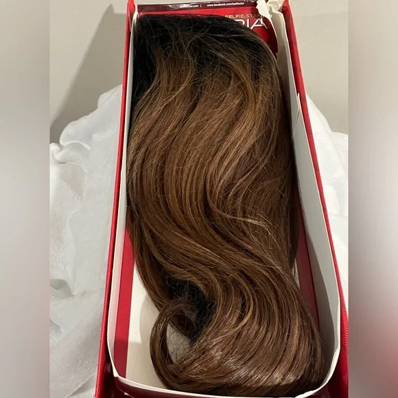 New Selfie Star Luxuria 100 %Human Hair Blended wig🍁🍁 - Picture 6 of 10